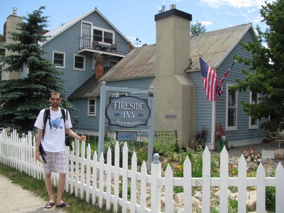 Stephane en Thru hiker devant notre lodge !