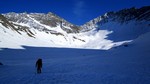 Descente dans la combe vers le refuge Walter Bonatti