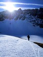 Arrivée en haut de la première pente raide en crampons