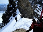 Les guides assurent la descente du col de Malatra !