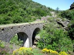 Le long de l'ancienne voie ferrée