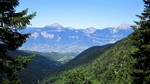 Chemin en balcon avec vue sur la Chratreuse et la Dent de Crolles