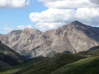 Montagnes en fond de vallee