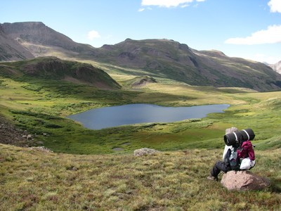 Elodie admirant Cataract Lake