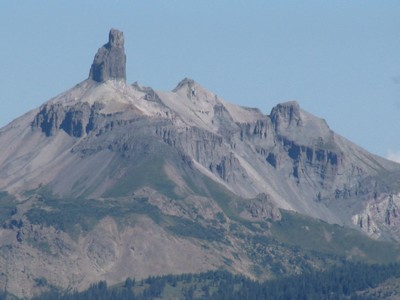 Etrange montagne au loin