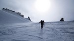 Vers 3700 m (?), le sommet : en haut à gauche