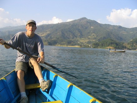 Pokhara - Jean-No a la peine sur le lac Phewa Tal