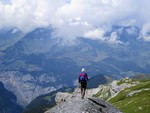 Vers Mürren, après Trümmelbach dans la profonde vallée 