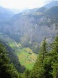 Vers Mürren, après Trümmelbach dans la profonde vallée 