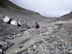 Traversée de la rivière glacière du Tälligletscher