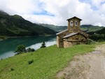 Chapelle sur les hauteurs du lac de Roselend