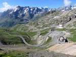 Derniers lacets dans la montée du Col du Galibier