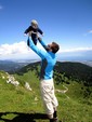 Antoine fait l'avion au sommet de la Dôle