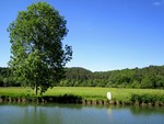 Borne le long du canal du Nivernais