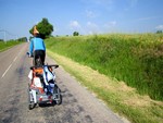 Petite route de campagne au départ de Lucy