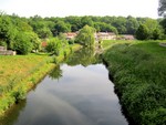 Le canal du Nivernais au sommet de l'échelle des 16 écluses