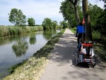 Le long du Canal du Centre à l'approche de Châlon-sur-Saône