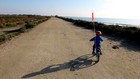 La Camargue à vélo : Digue à la Mer