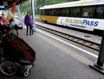 Sur le quai de la gare de Gstaad